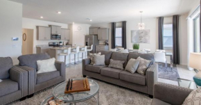 Stunning 6 Bed Pool Home with Game Room-7547OML